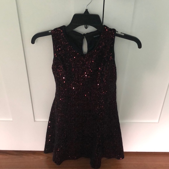 A black dress with the sparkles - Picture 2 of 2